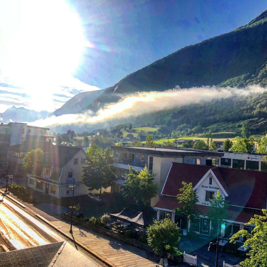 Stryn Kaffebar & Vertshus Exterior foto